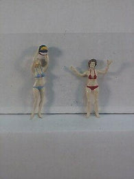 A1562 - Two Women with Beach Ball