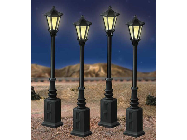 6-24156 - Lionelville Street Lamps / 4 Pack