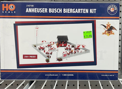 2167100 - HO Anheuser Busch Biergarten Kit
